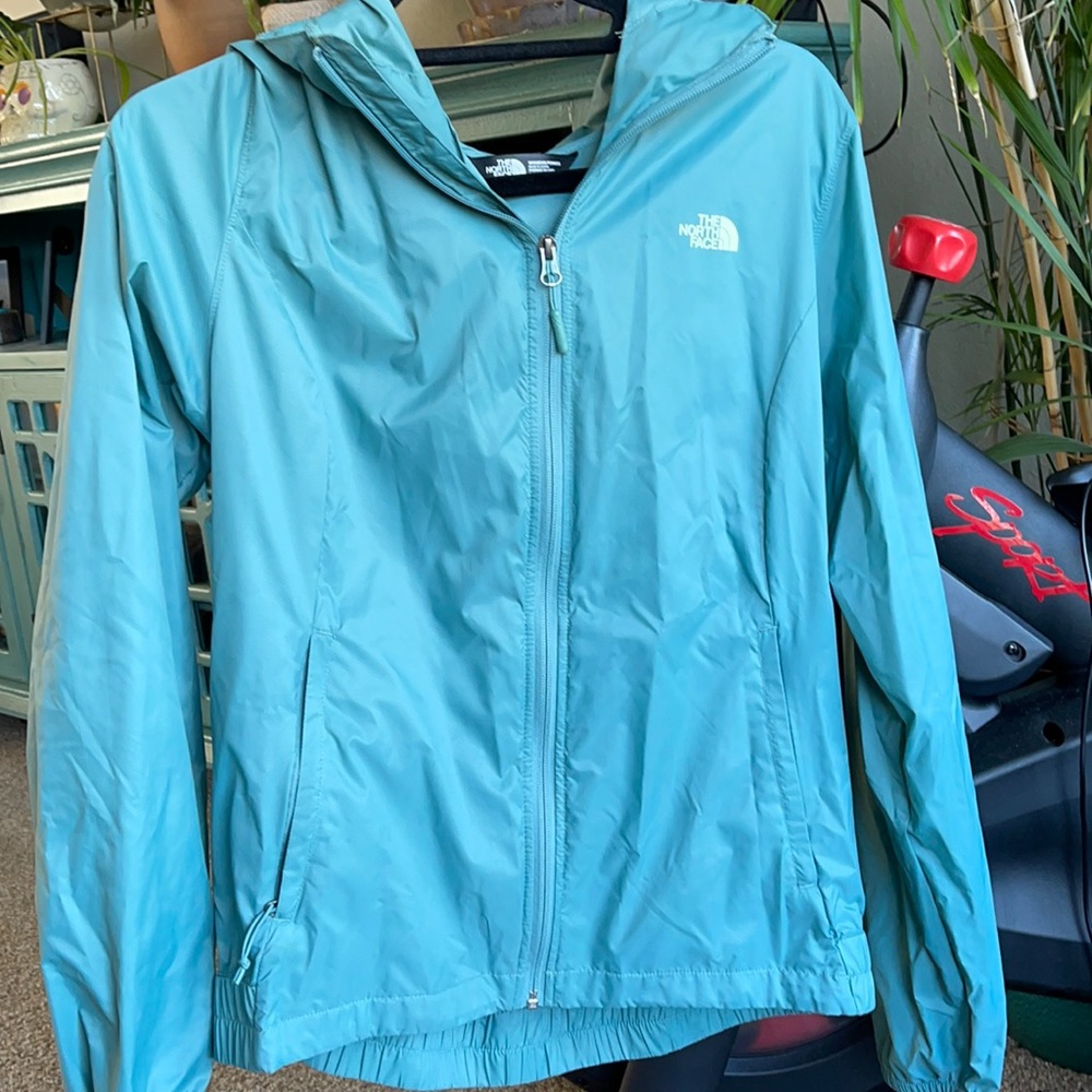 The North Face windbreaker size L
